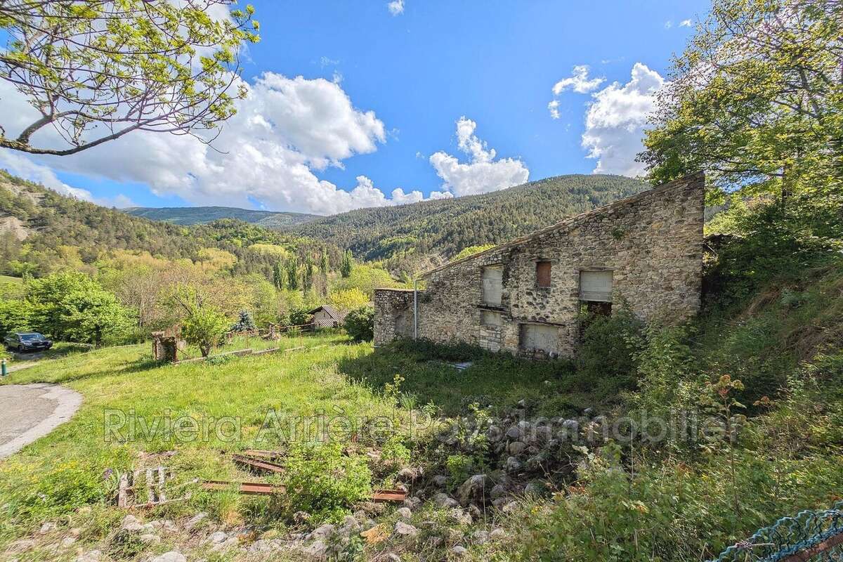 Maison 155 m² à Ubraye  - photo 3