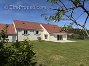Maison à CHARBUY