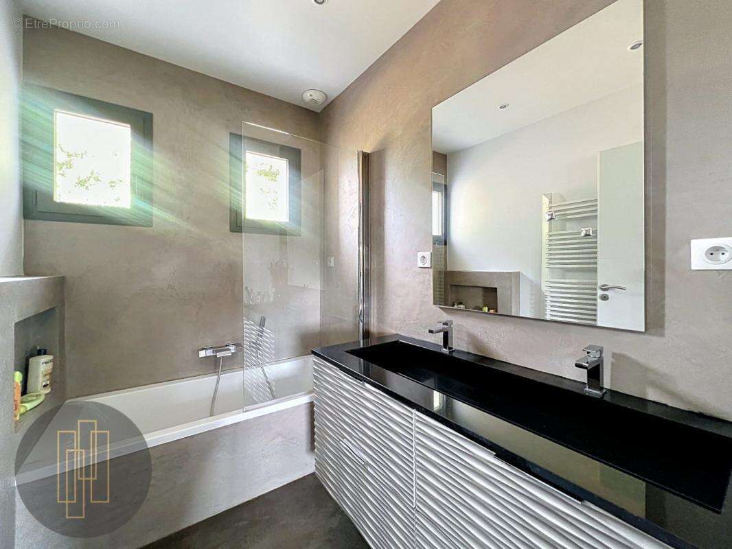 Exclusivité - Maison contemporaine 4 chambres au centre de Reyrieux - photo 10