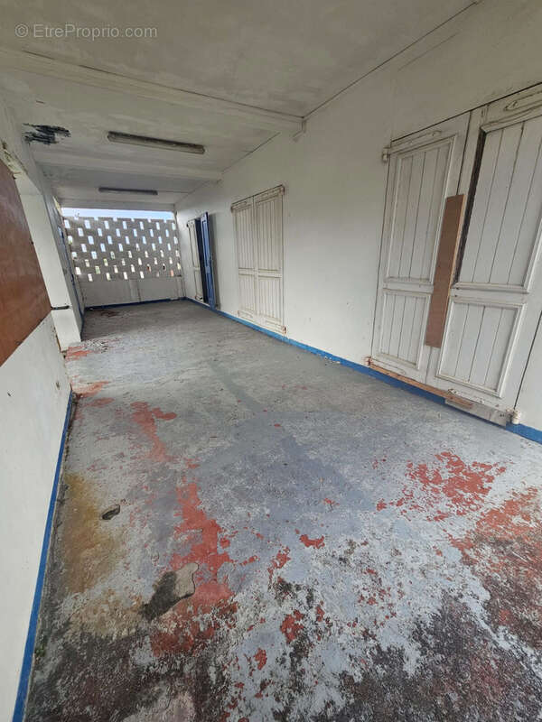 Commerce à SCHOELCHER