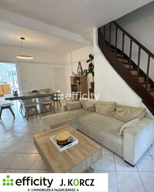 Maison à QUIEVRECHAIN