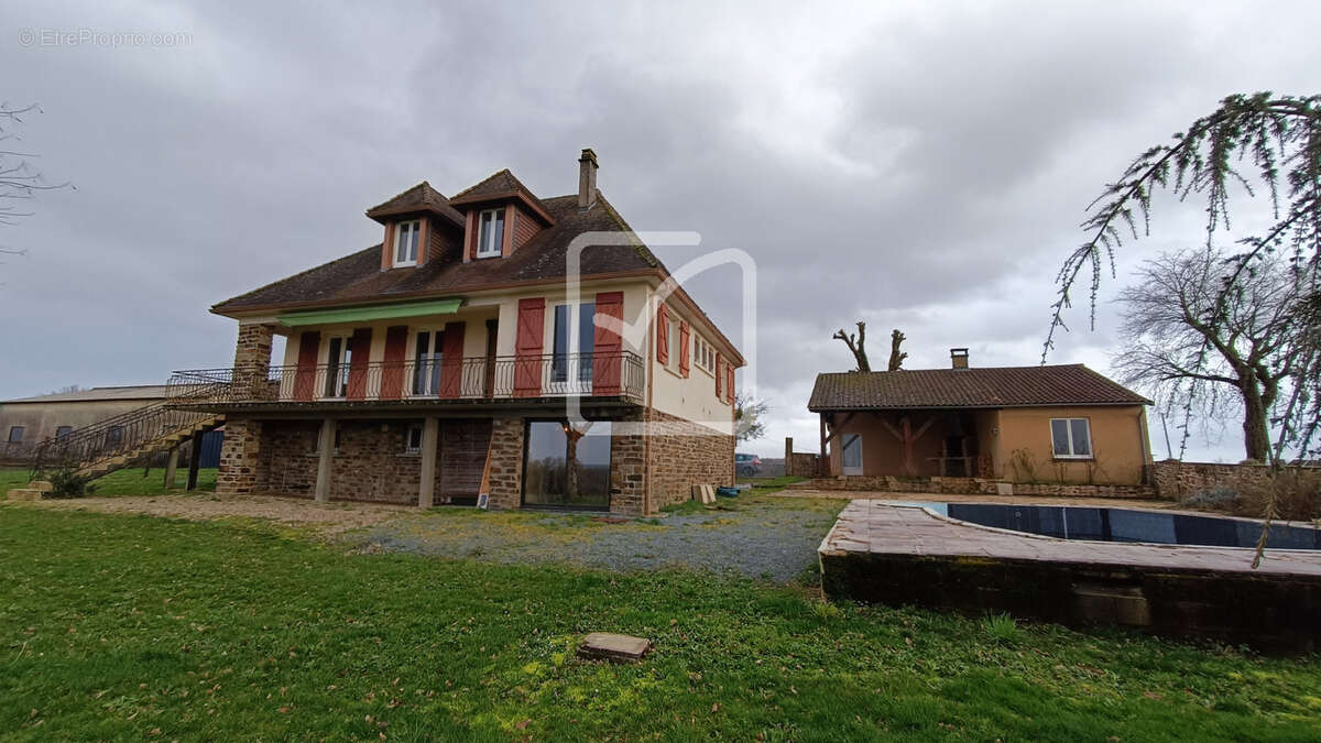 Maison à JUMILHAC-LE-GRAND