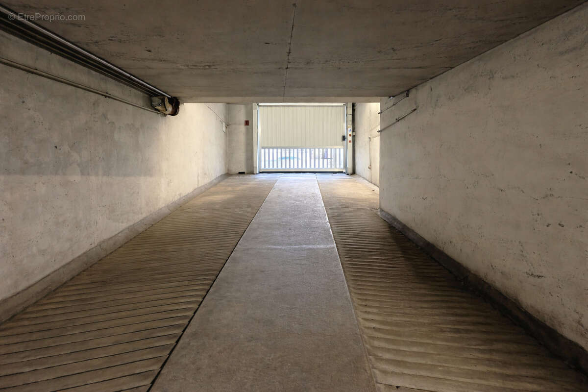 Parking à SAINT-CLOUD