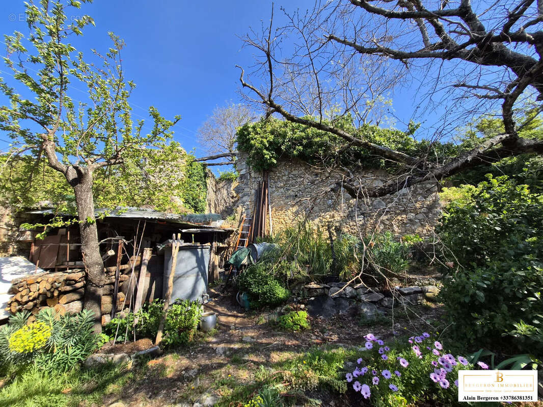 Terrain à SAINT-CEZAIRE-SUR-SIAGNE