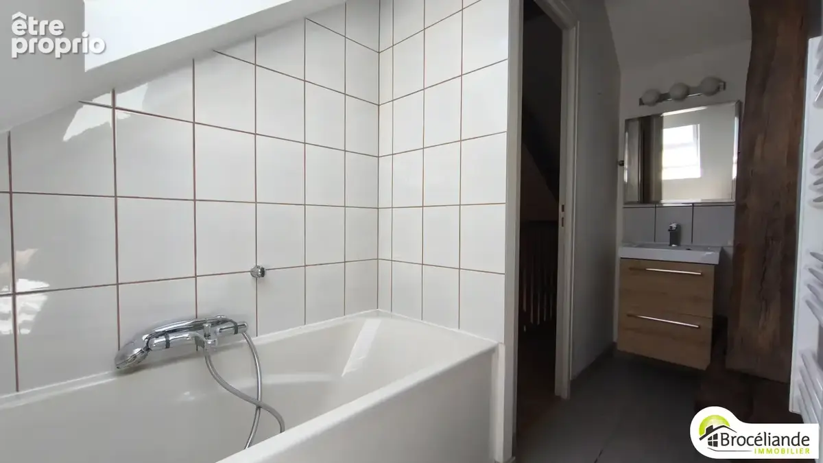 Maison de bourg en plein centre - photo 8