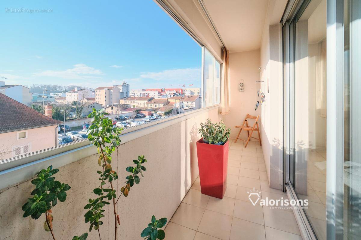 Appartement à MEYZIEU