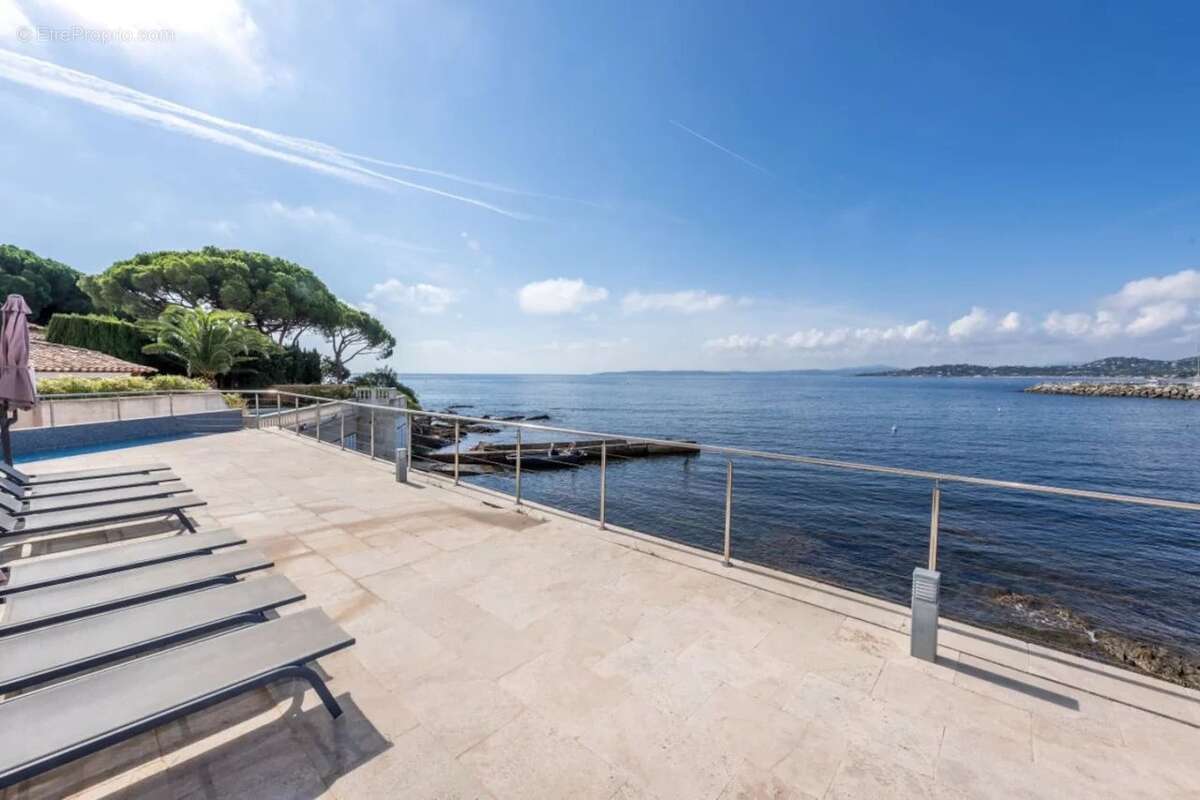 Maison à ROQUEBRUNE-SUR-ARGENS