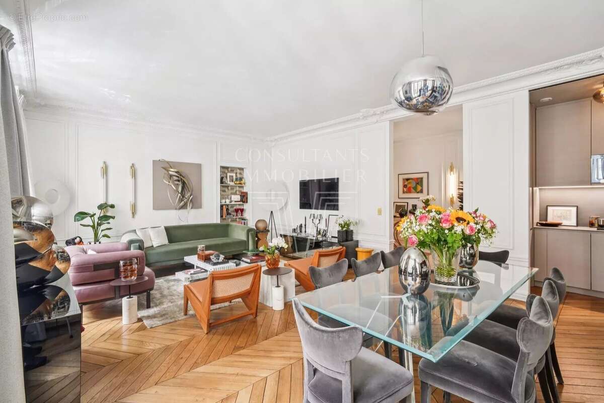 Appartement à PARIS-16E