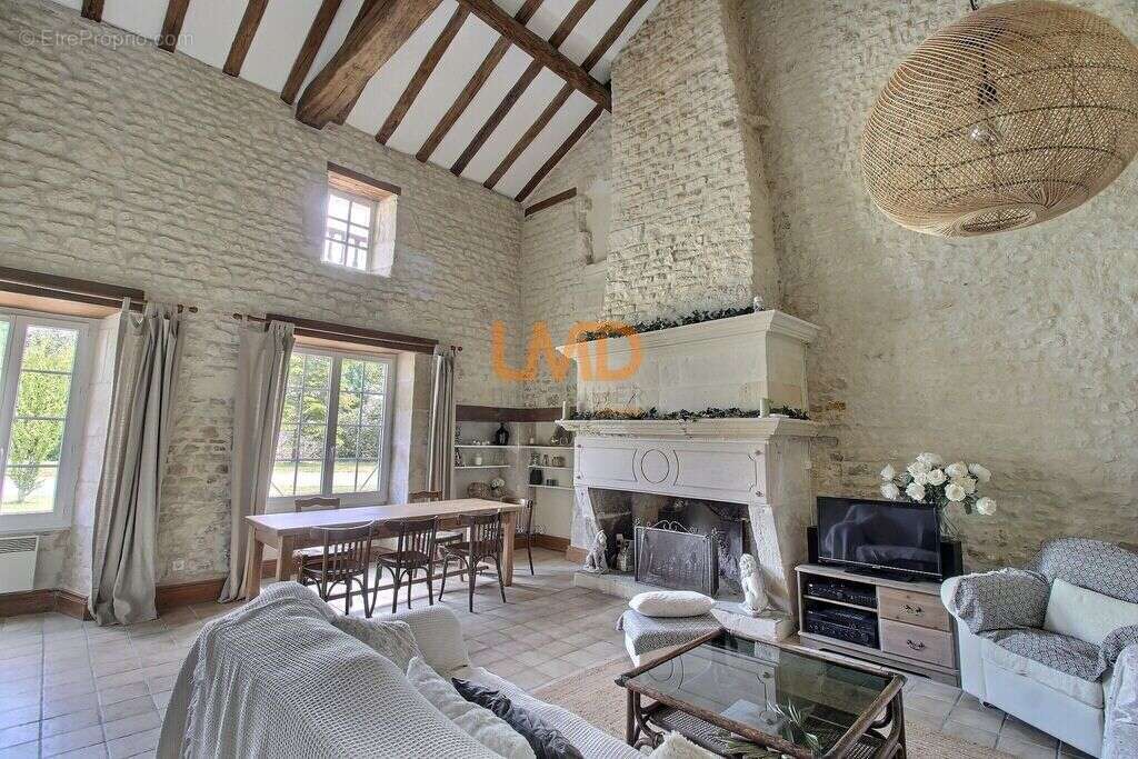 Demeure ancienne rénovée avec piscine - photo 8