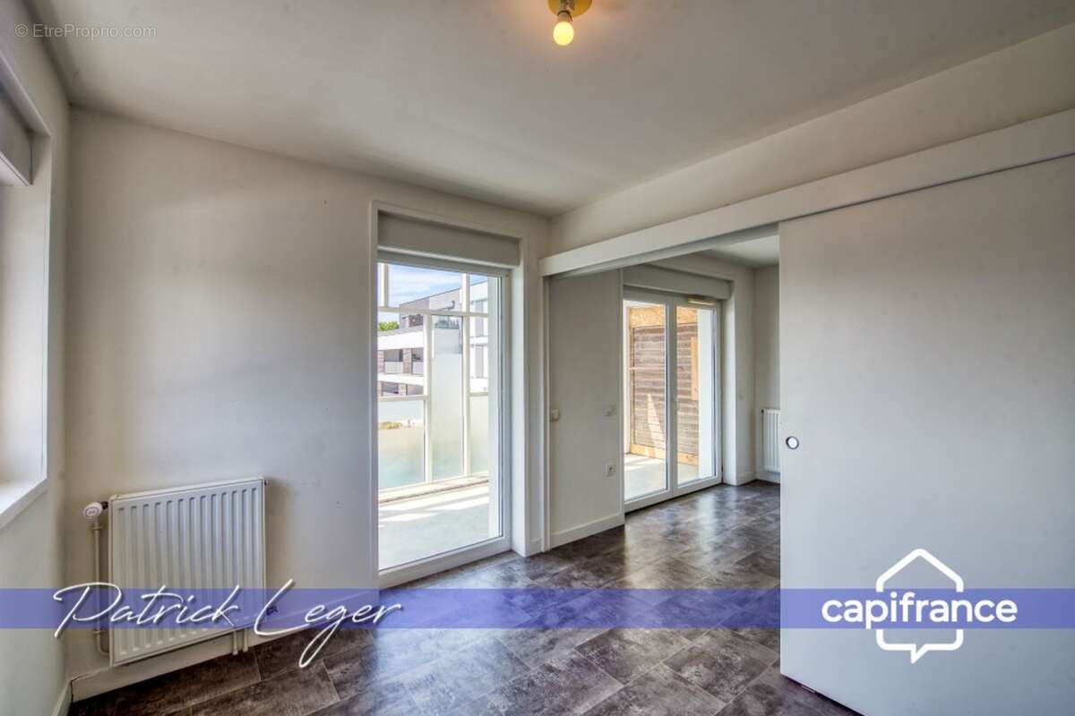 PÉRIGNY (17) – Élégant T3 modulable avec grande terrasse couverte & parking sous-sol - photo 4