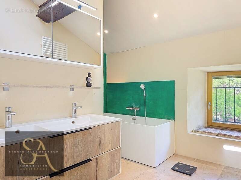 Maison à BRUGAIROLLES