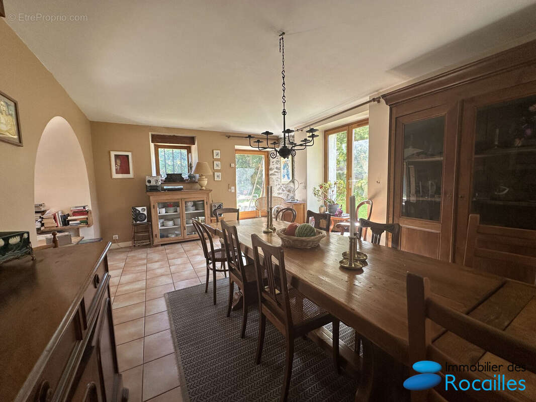 Maison 433 m² à Amancy  - photo 9