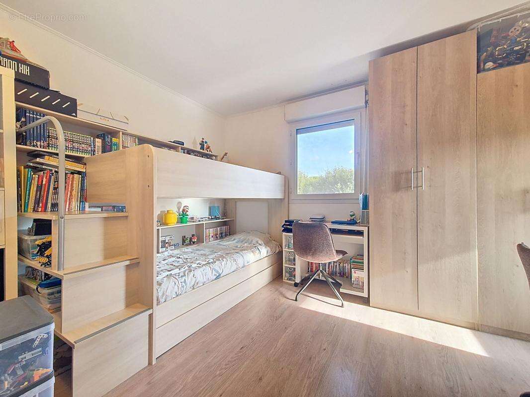 Dernier etage / traversant d'angle. residence avec piscine - photo 10