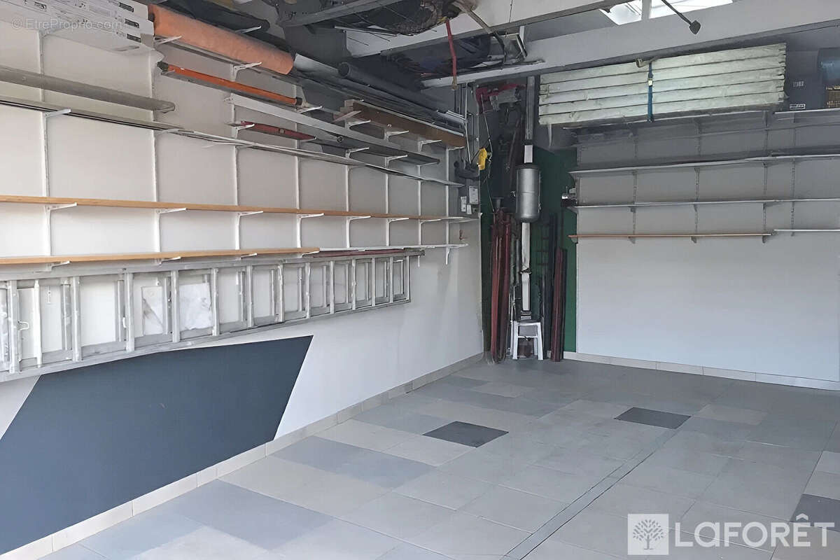 Parking à SAINT-ANDRE-DE-CUBZAC