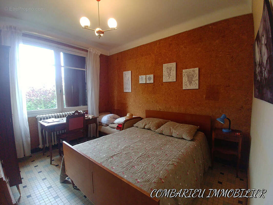 Maison Monteils, une partie du terrain en zone constructible. - photo 7