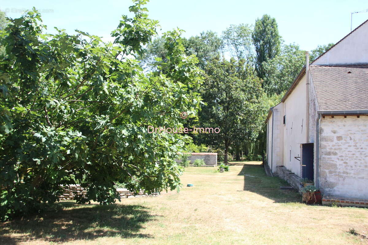 Maison 416 m² à Prefontaines  - photo 8