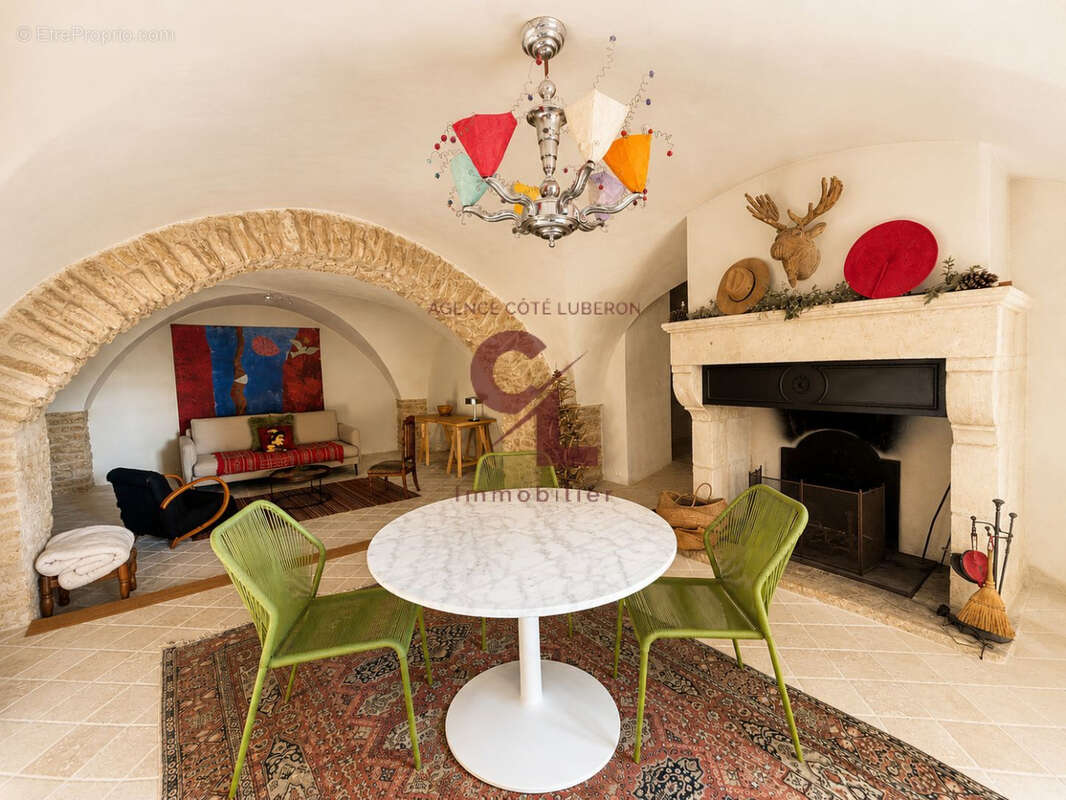Maison 285 m² à Cabrieres-D'avignon  - photo 6