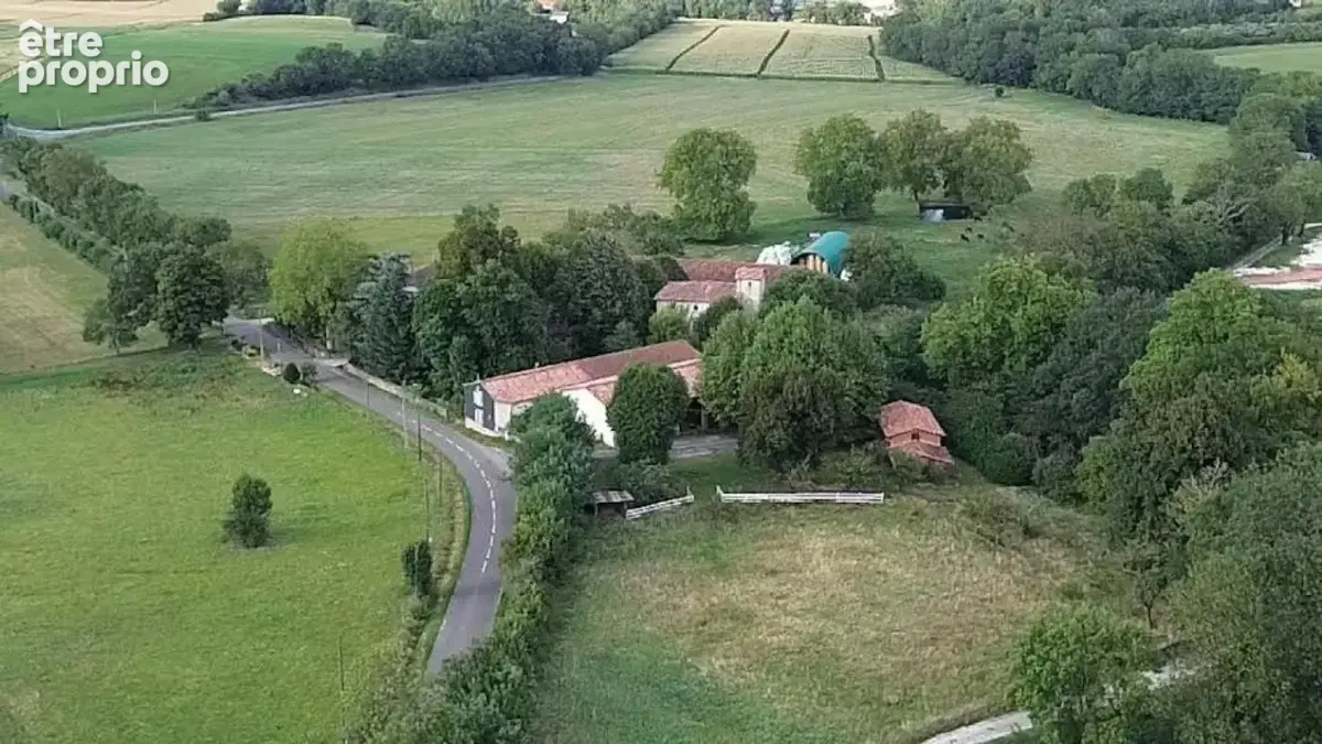 très bel ensemble immobilier de 3 habitations sur 3.38 hectares - photo 2