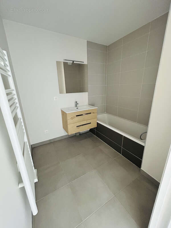 Appartement à CHARBONNIERES-LES-BAINS