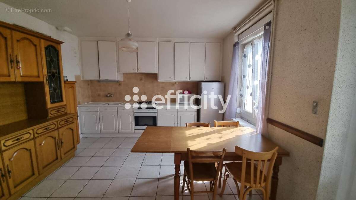 Maison 90 m² à Saint-Alban-Sur-Limagnole  - photo 2