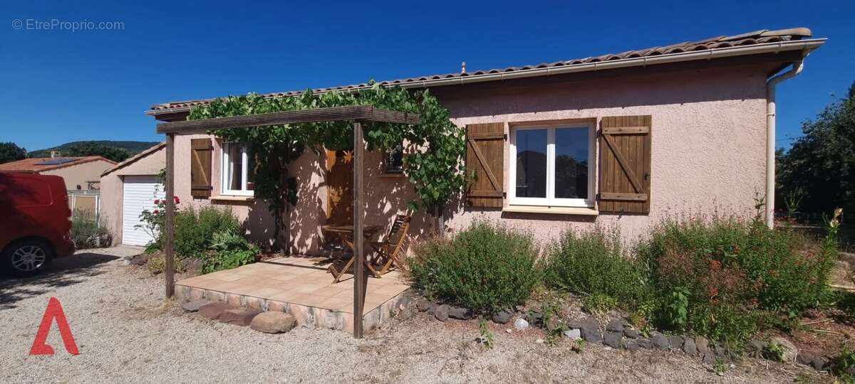 À vendre : Villa de plein pied avec piscine à deux pas du lac du Salagou ! - photo 3