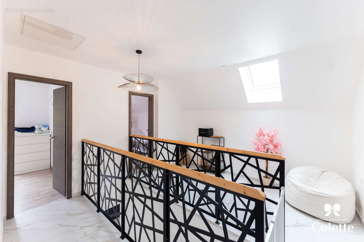 Maison moderne 5 pieces de 136 m2 avec piscine - photo 13