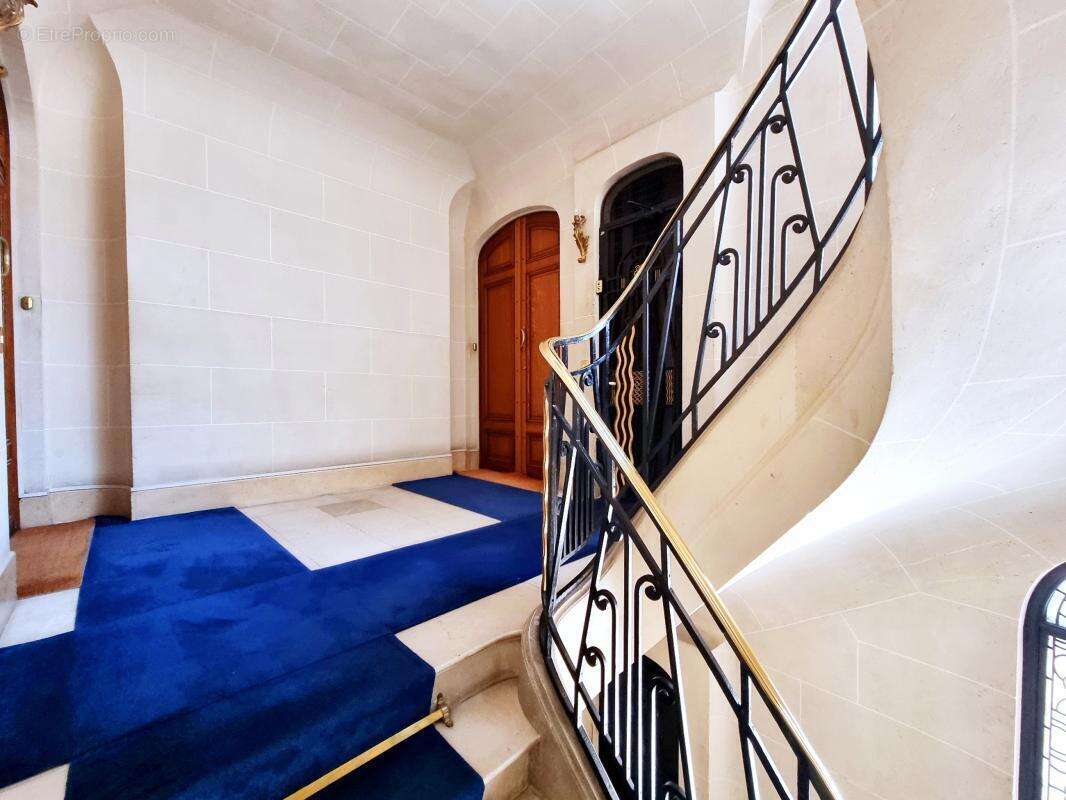 Appartement à PARIS-7E