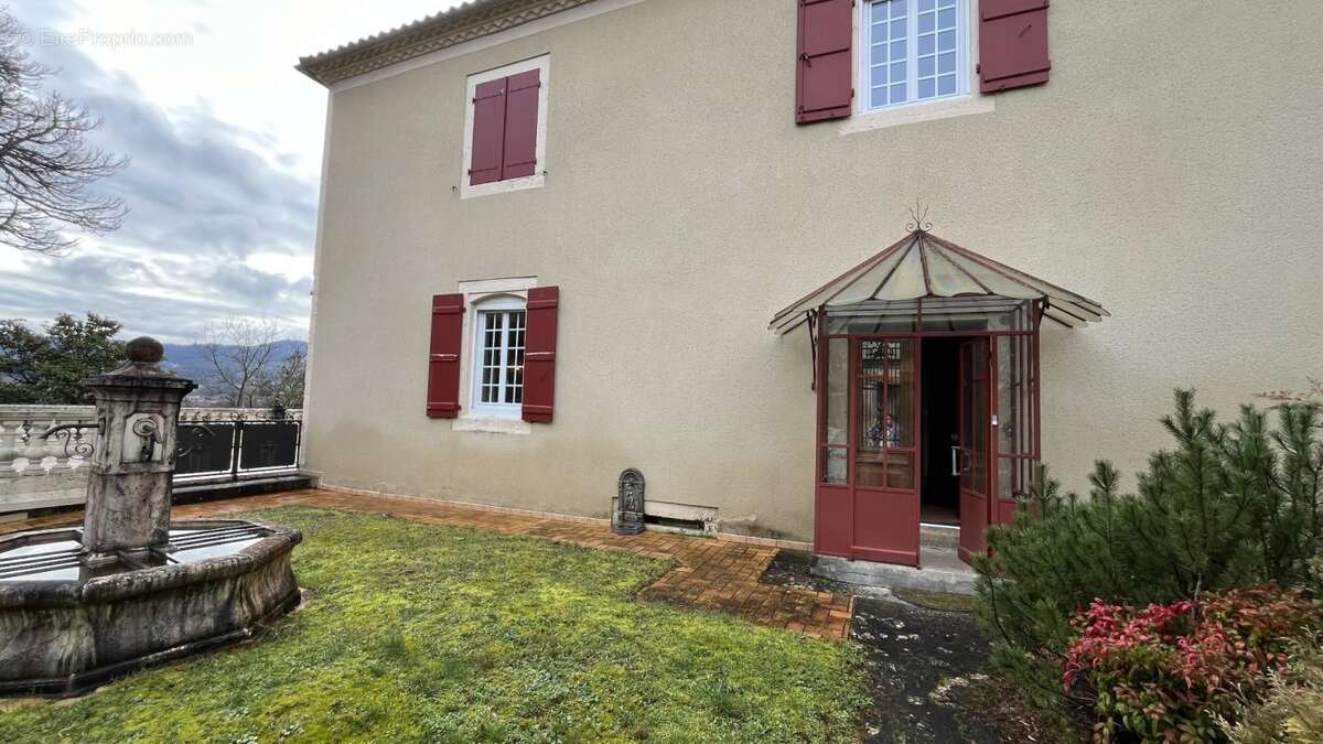 Maison à SAINT-LAURENT-LES-TOURS