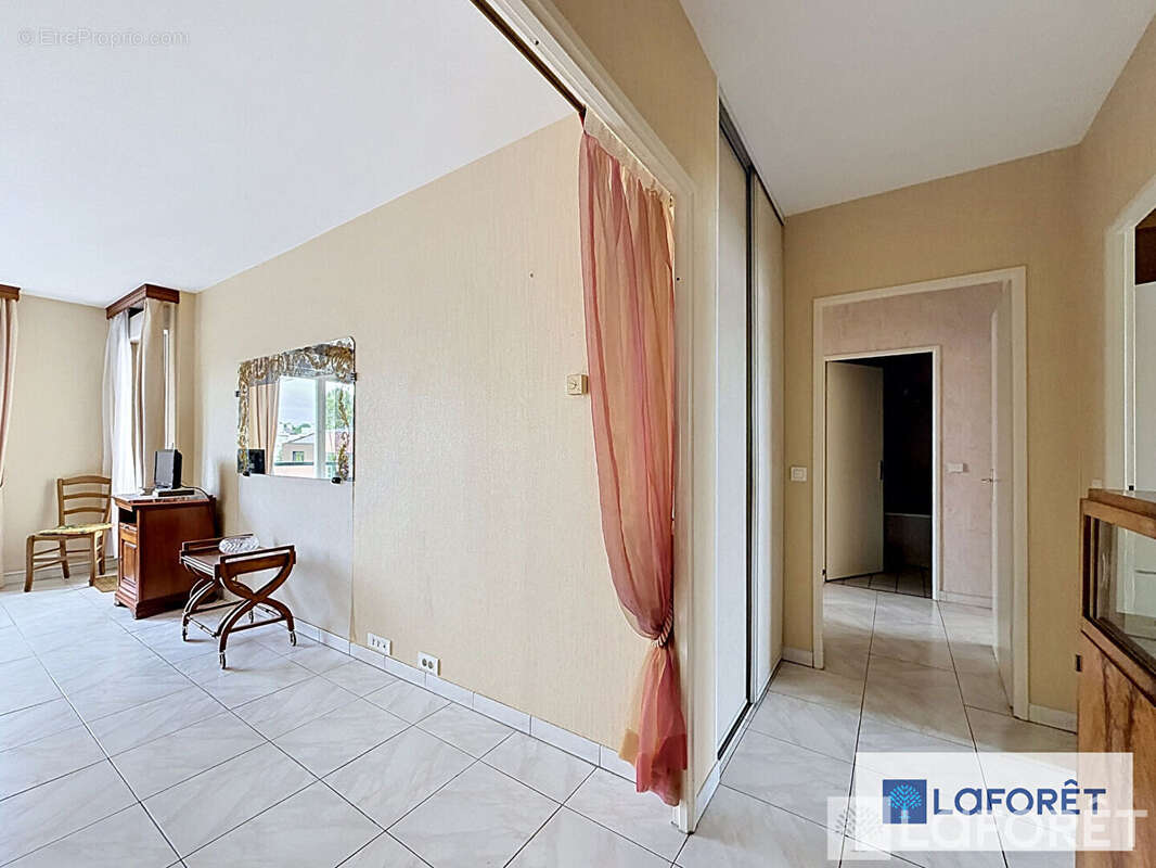 Appartement à LE PLESSIS-TREVISE