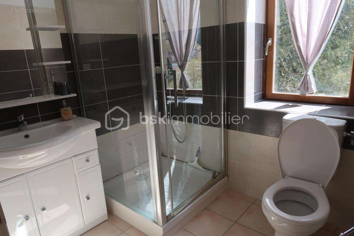 Appartement à LAMALOU-LES-BAINS