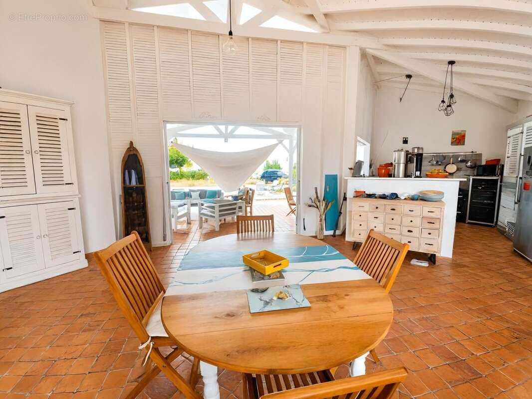 Villa d'exception de plain-pied 6 pièces, avec piscine, vue montagne – Le Gosier LE GOSIER (971) - photo 7