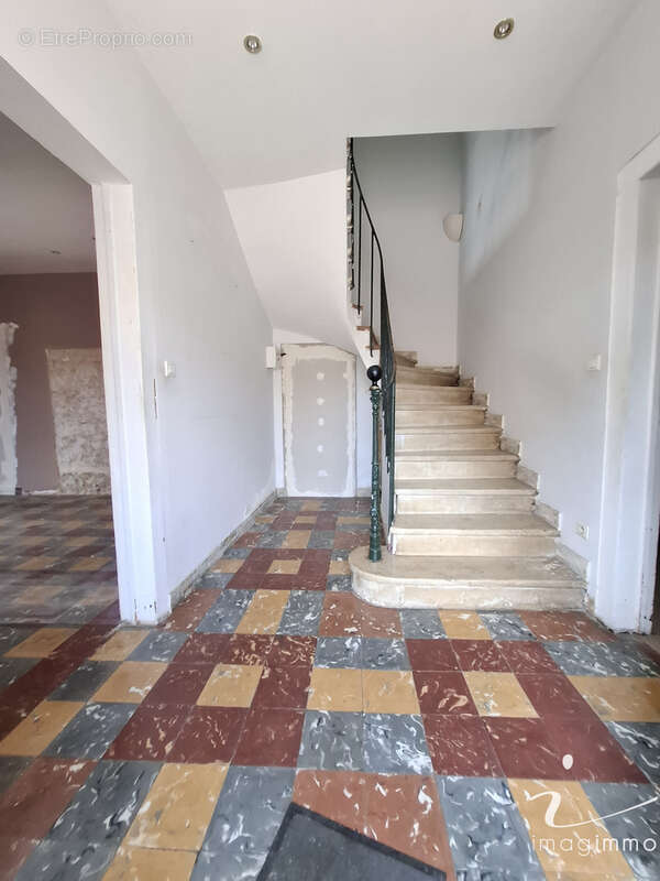 Maison de village de type avec 3 chambres, 2 pièces d'eau et une cour ! - photo 2