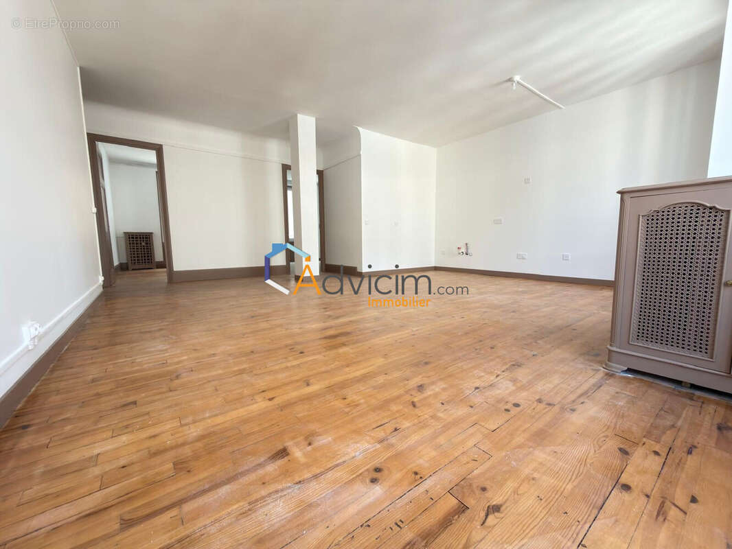 Appartement 75 m² à Saint-Etienne  - photo 3