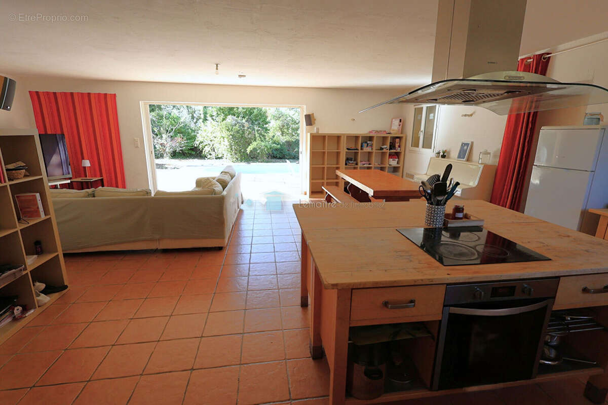 Maison à SAINT-CEZAIRE-SUR-SIAGNE