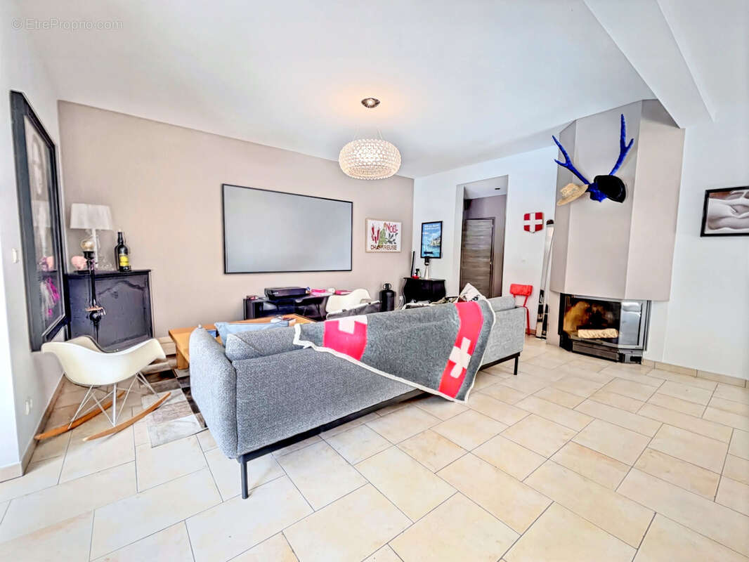 En vente à Tresserve : propriété avec piscine - photo 3