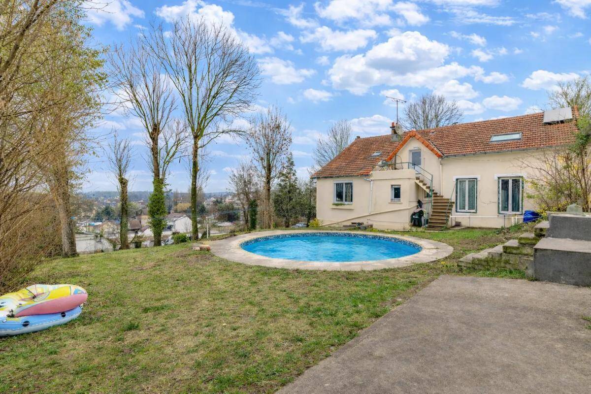 Maison à LE THILLAY