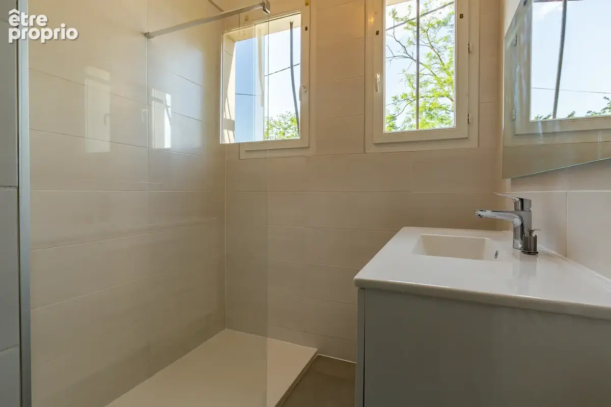 Maison de 2 logements : 1T3 et 1T6 avec piscine et garage sur 1675 m2 de terrain, 26100 ROMANS SUR ISERE - photo 12