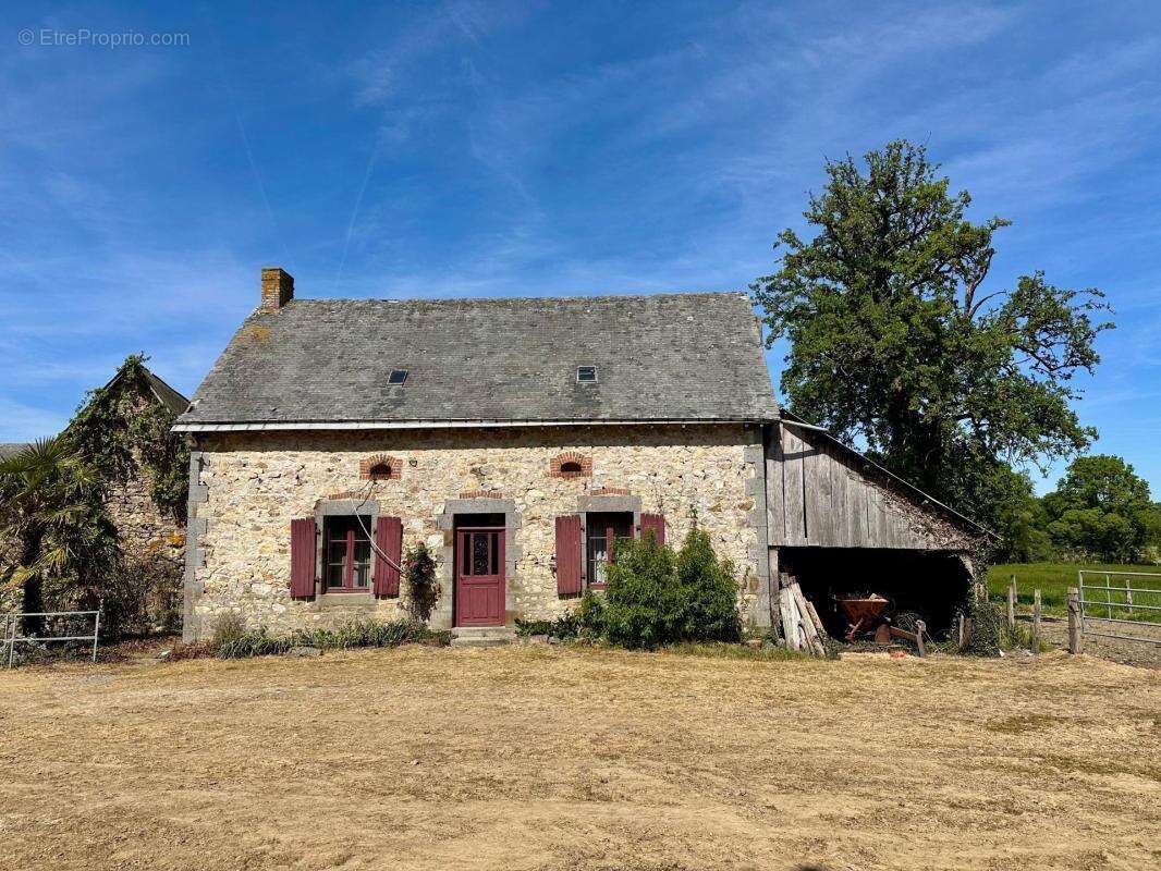 Maison à SAINT-GEORGES-BUTTAVENT