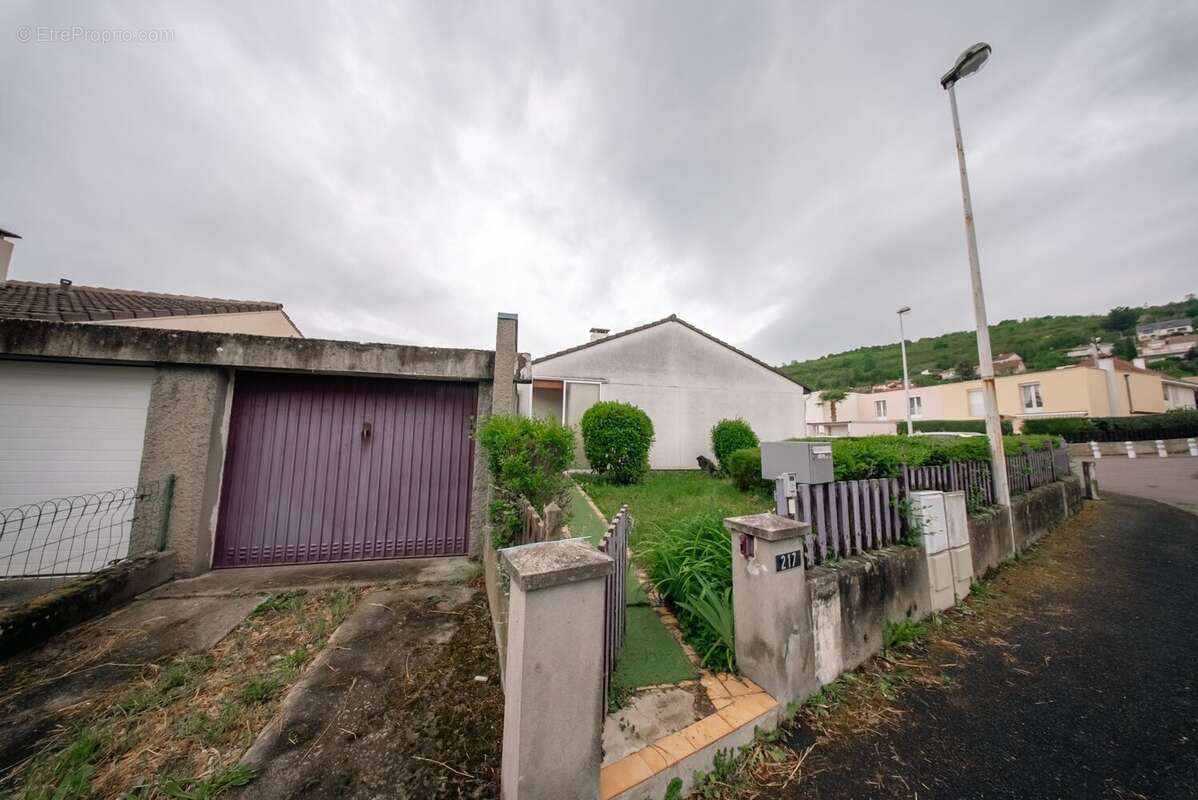 Maison 88 m² à Blanzat  - photo 3