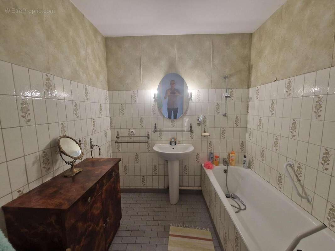   - Appartement à VILLEURBANNE