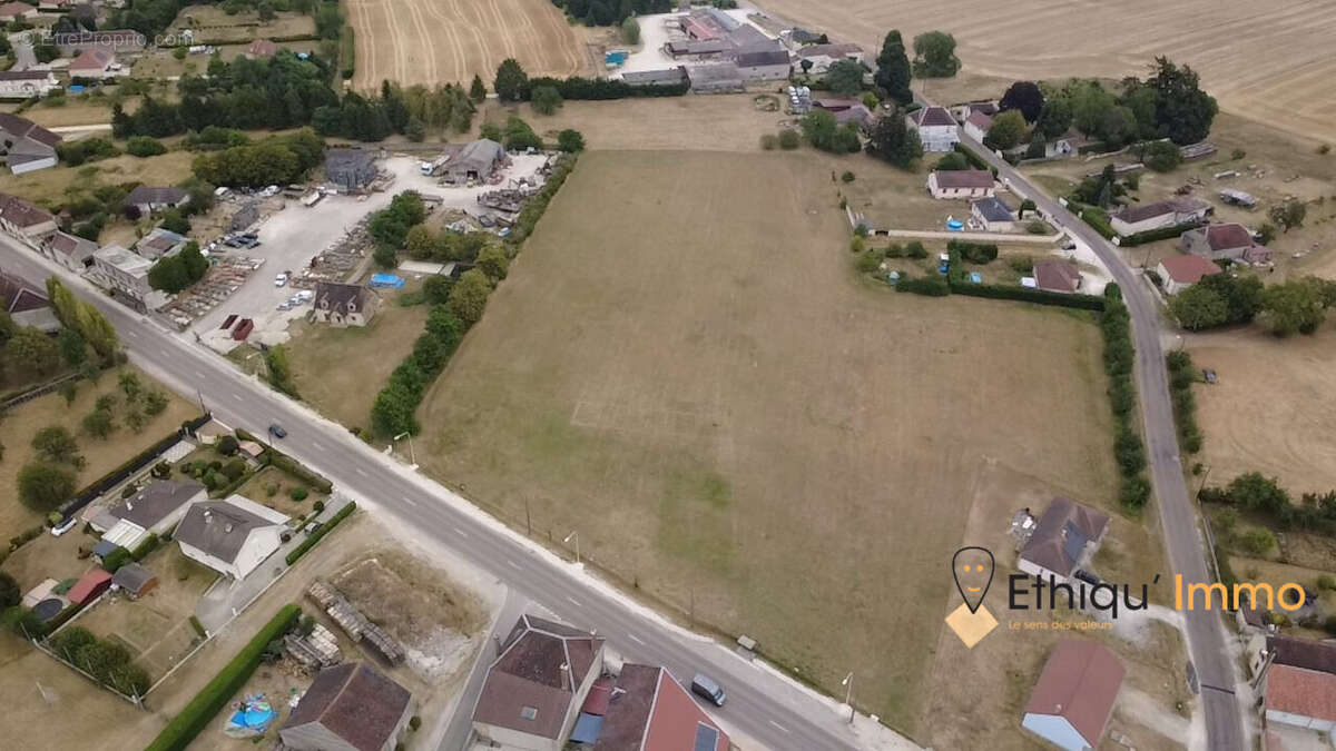 Terrain 1748 m² à Magny-Fouchard  - photo 2