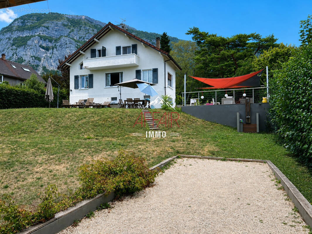 Maison à COLLONGES-SOUS-SALEVE