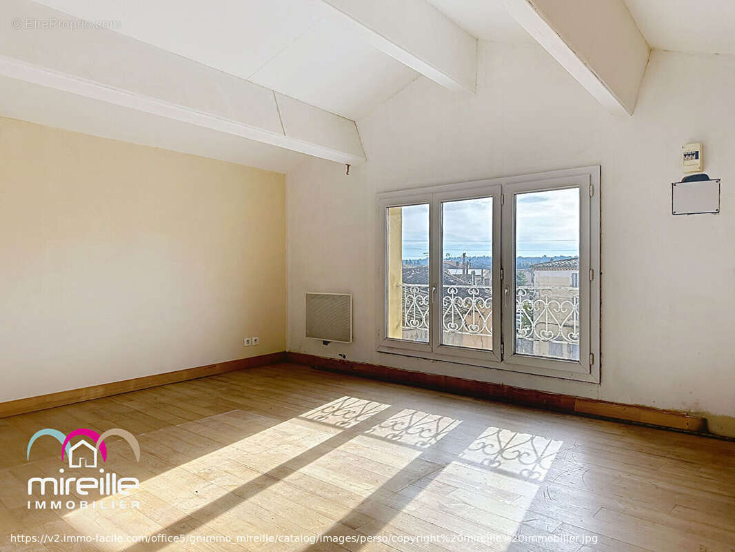 Maison à JONQUIERES-SAINT-VINCENT