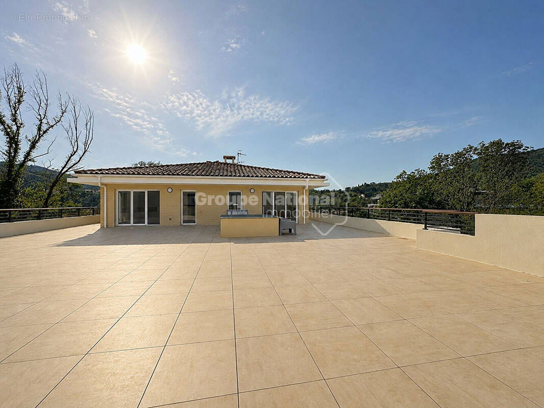 Appartement à AURIBEAU-SUR-SIAGNE