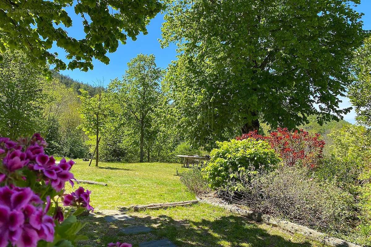 Maison à SAINT-LAURENT-DE-CERDANS