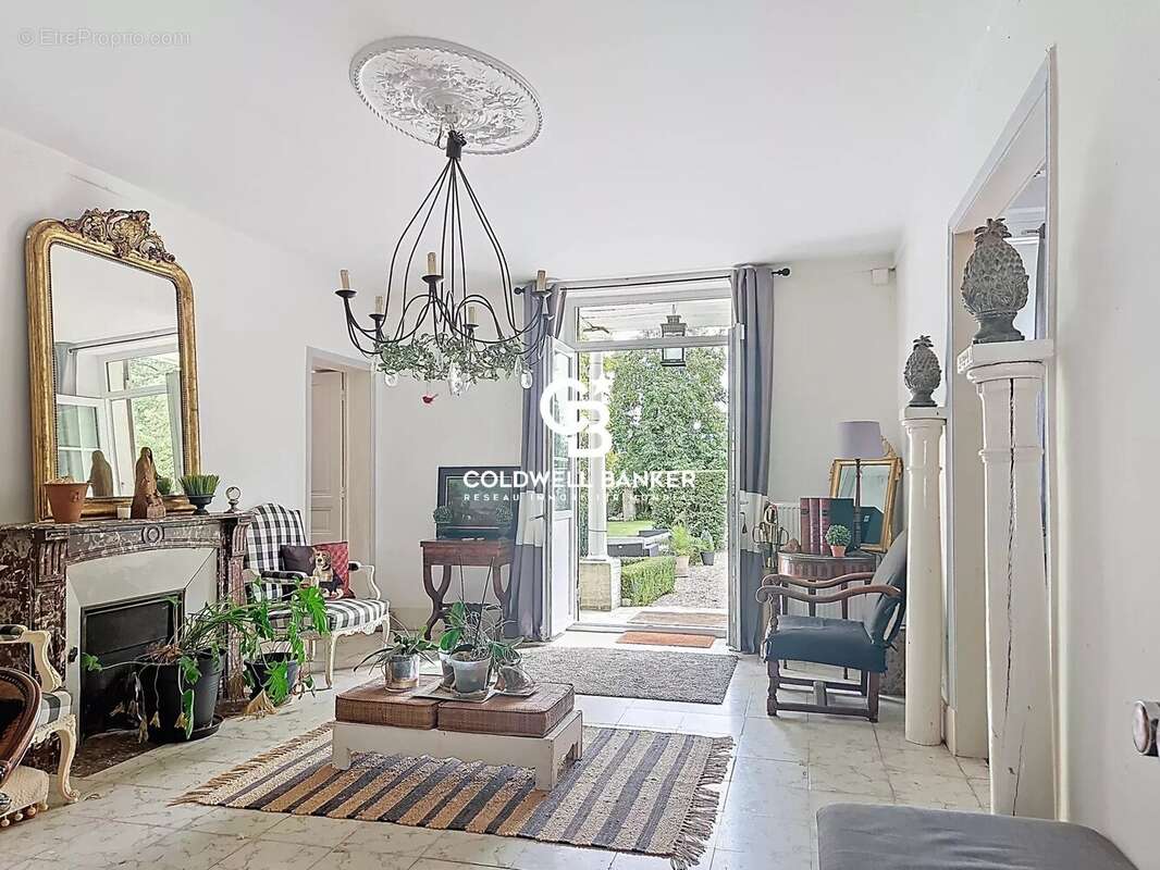 Maison à SAINT-JEAN-D'ANGELY