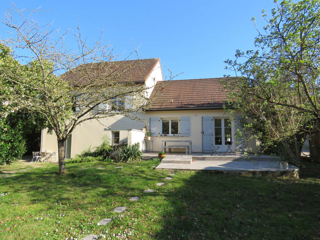 Maison à AMILLY