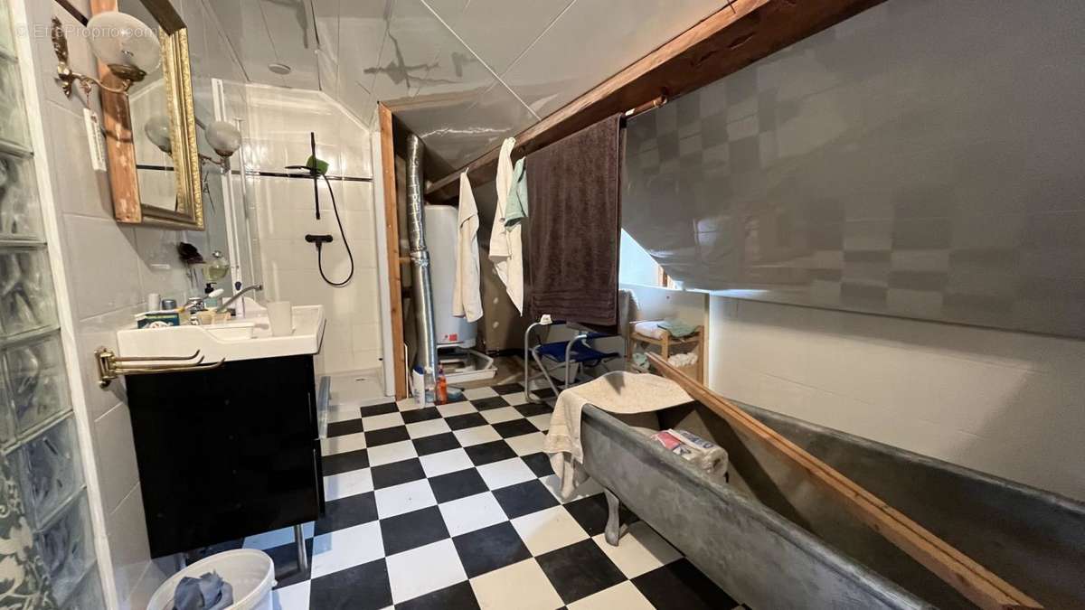 Maison à CHARBONNAT