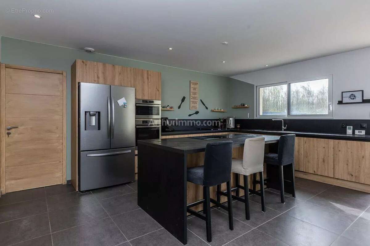 Maison à VEZERONCE-CURTIN