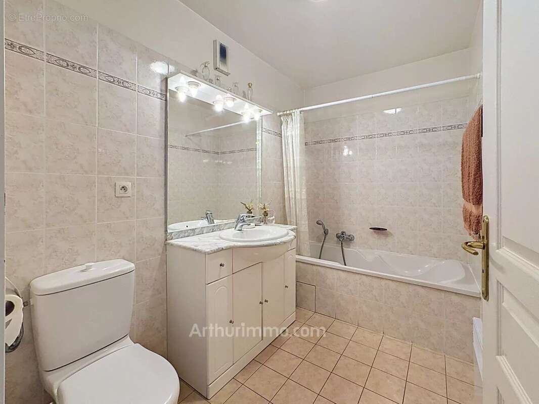 Appartement à MOUANS-SARTOUX